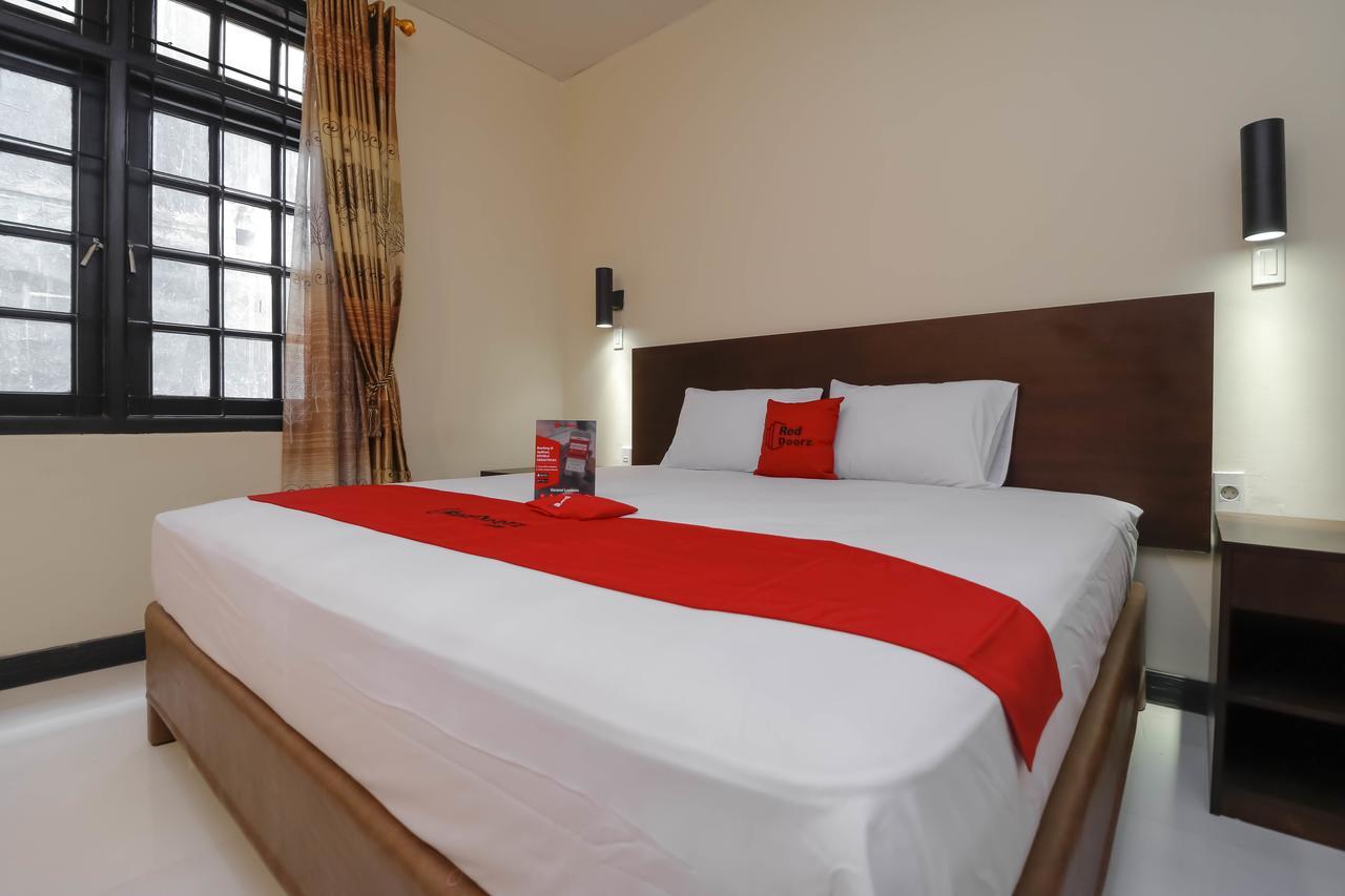 Reddoorz Plus Near Halim Perdanakusuma 2 Jakarta Exterior photo